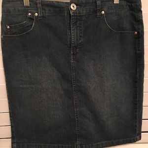 Bandolino Jean skirt MSRP $49!